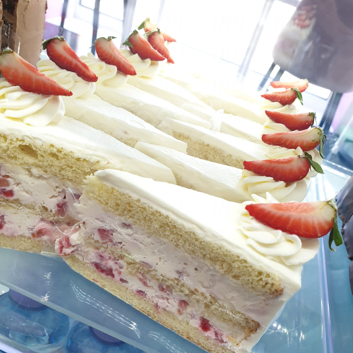 Biskuit mit Mascarponecreme und Erdbeeren