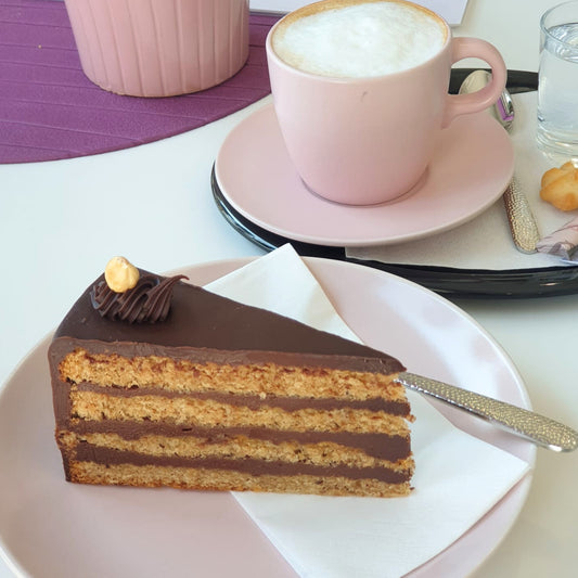 Omas Nuss Nougattorte